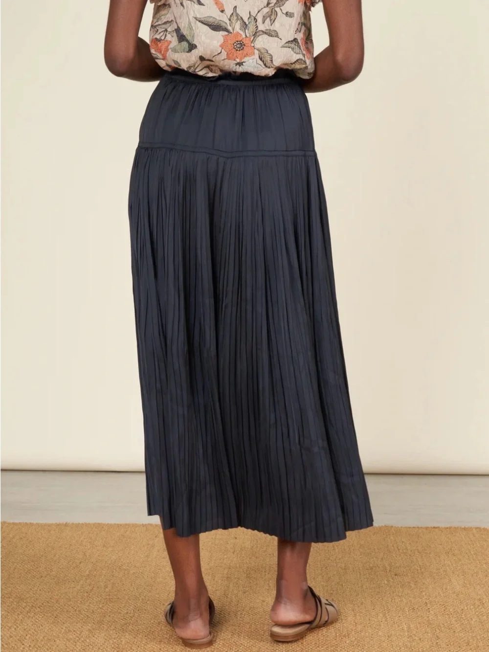 ULLA JOHNSON • Victoria navy pleated midi skirt - size 0 - Picture 4 of 10